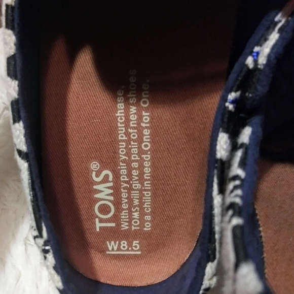 2×$40 Toms Sunset Stellar slip-ons - Picture 9 of 10
